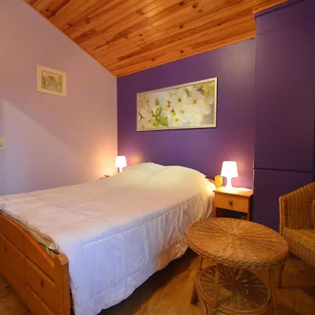 In Bocq With Heated Pool, Cleaning Included Vakantiehuis